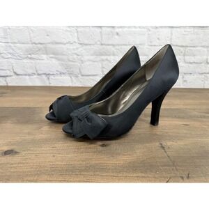 Me Too Jupiter Black Satin Peep Toe Bow Heel Pumps Size 9.5M Evening Dress Glam